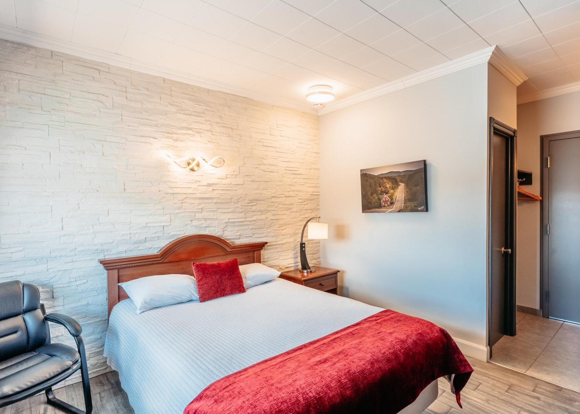 Hotel Motel Le Quiet Lac-Mégantic エクステリア 写真