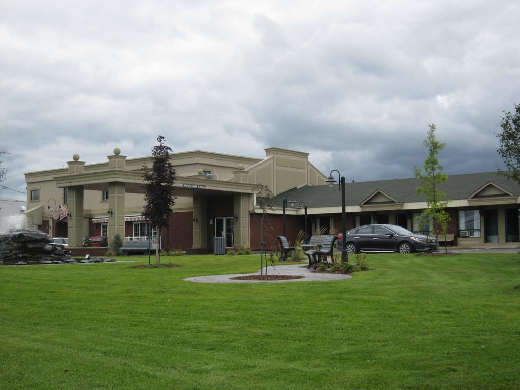 Hotel Motel Le Quiet Lac-Mégantic エクステリア 写真