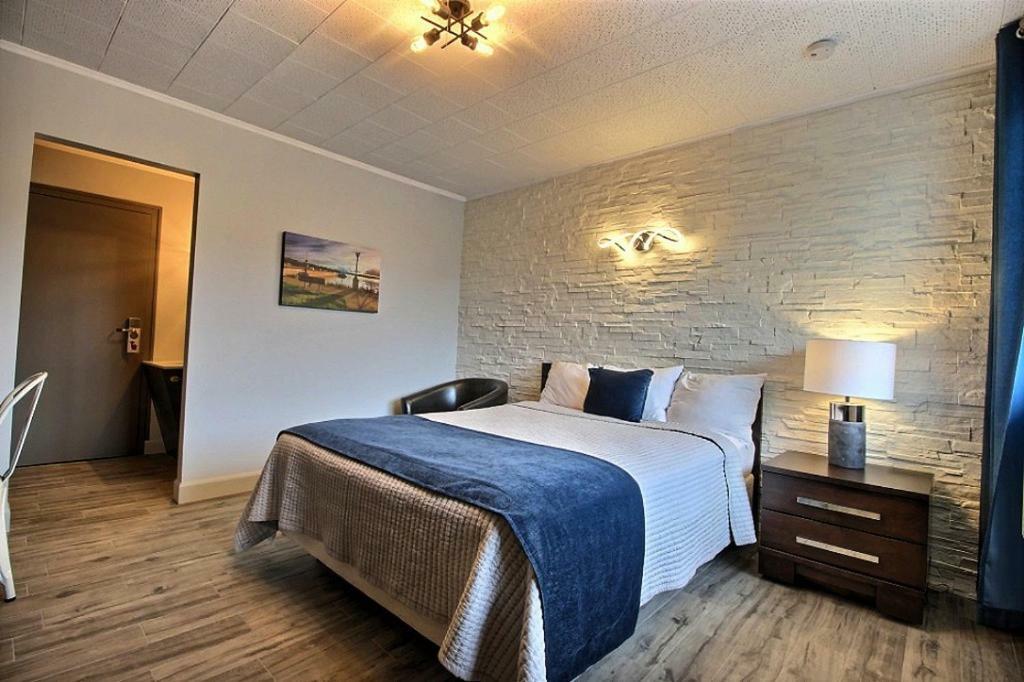 Hotel Motel Le Quiet Lac-Mégantic エクステリア 写真