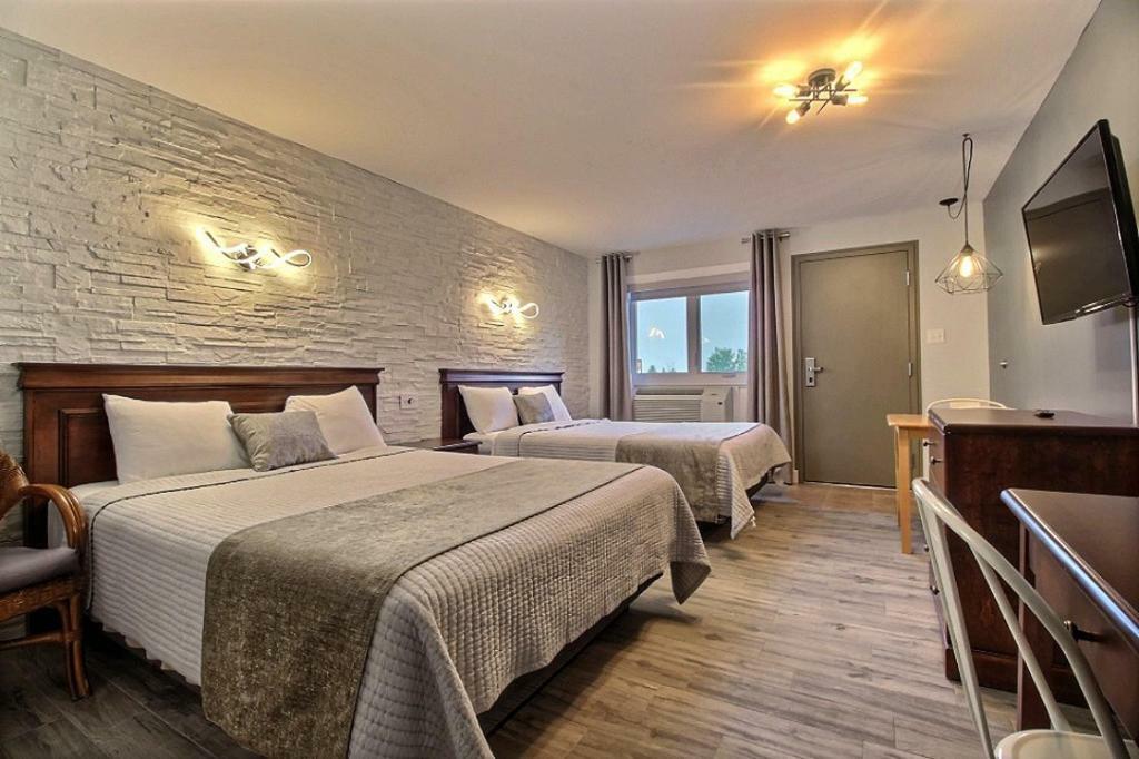 Hotel Motel Le Quiet Lac-Mégantic エクステリア 写真